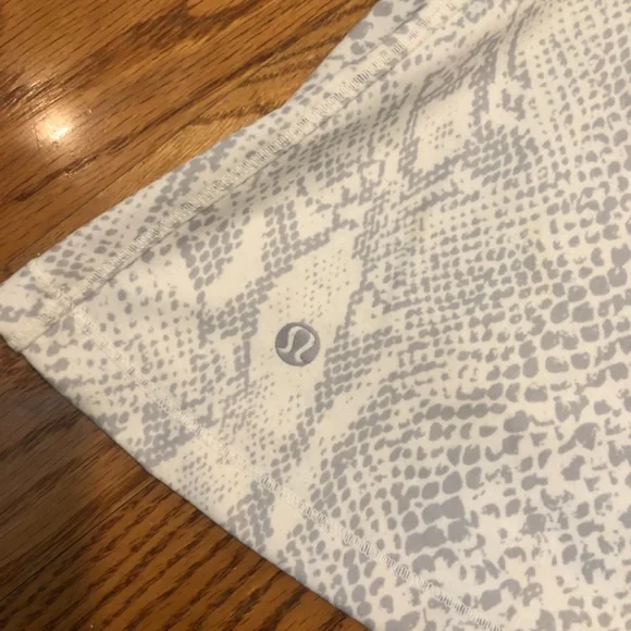 Lululemon Sports Bra/Tank Snakeskin Print Size 4 - Picture 4 of 7